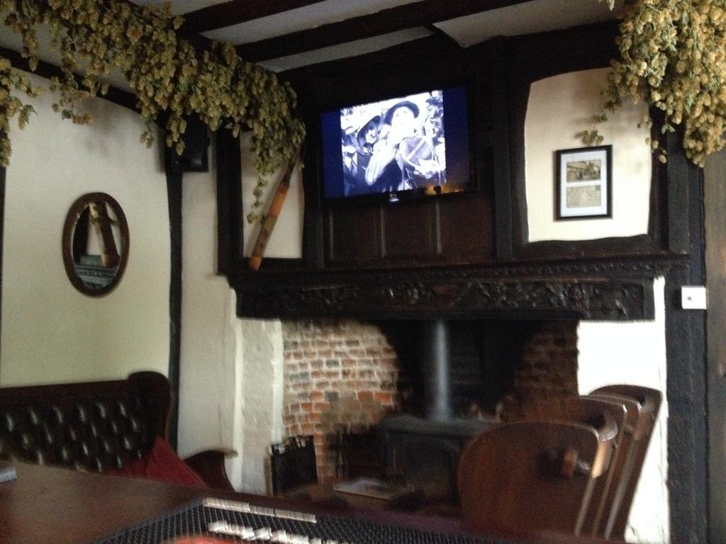The Abbots Fireside - Channel Tunnel 엘함 외부 사진